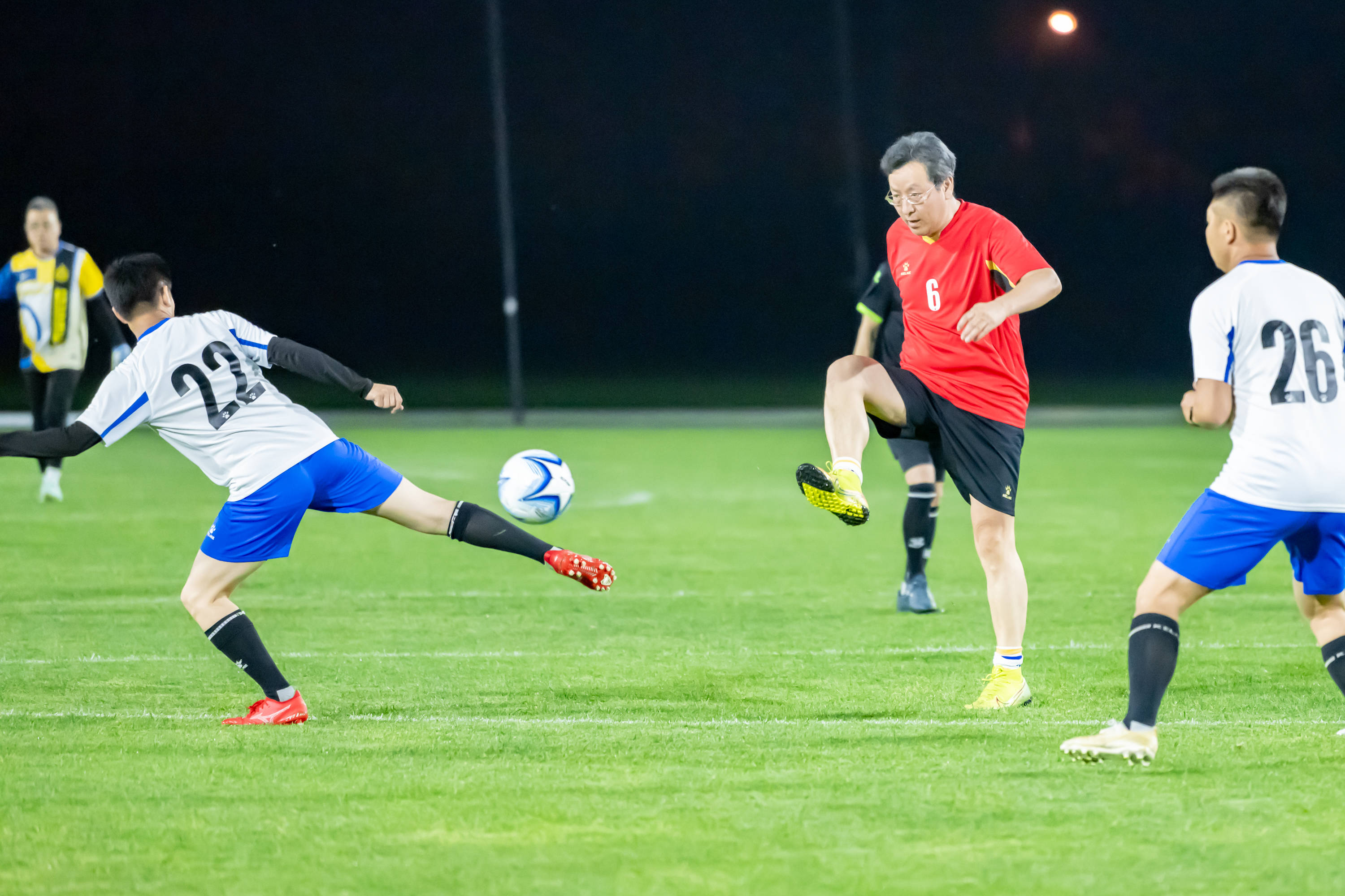 在对抗和预 在对抗和预