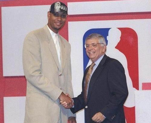 他的两个儿 他的两个儿