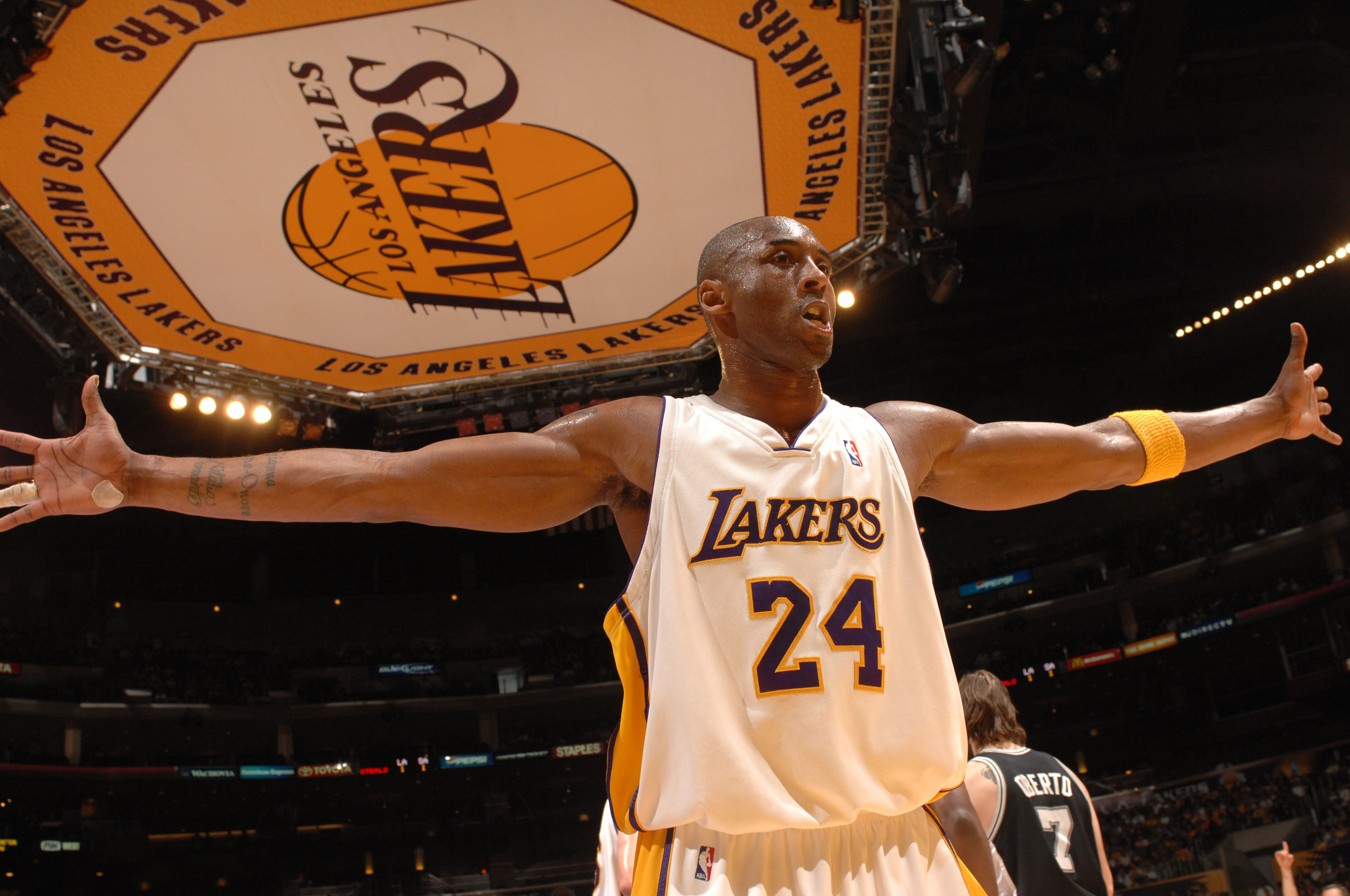 尤其是在反 尤其是在反